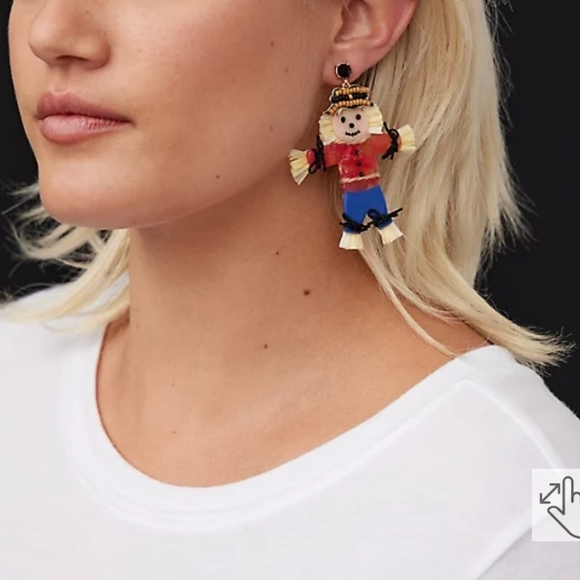🆕️🦃🎃  SCARECROW STATEMENT EARRING.🎃🦃 - Picture 2 of 4
